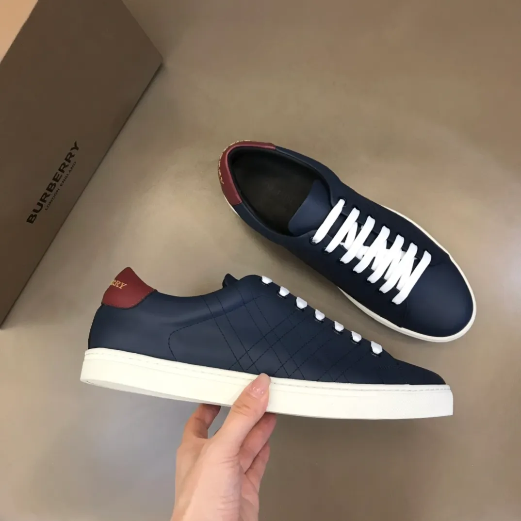 ¥380 B’s men’s classic low-top sneakers are reinterpreted in Vintage plaid cotton and cowhide materials, decorated with a new brand logo. First-grain cowhide lining, embossed Burberry lettering logo on the heel, original outsole! 38-45